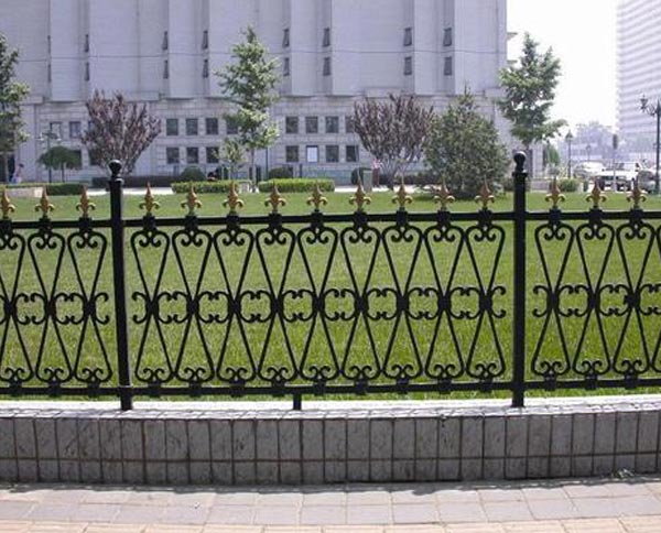 日常如何維護鐵藝護欄?讓其使用時間長？